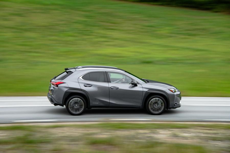  Lexus UX250h 2018 года  (WW) (фото 30 из 40)
